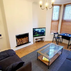  Apartment Lovely 2 Bedroom Period Garden Flat.